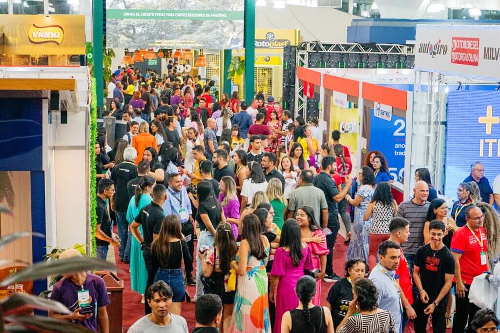Festival com multidão conectada